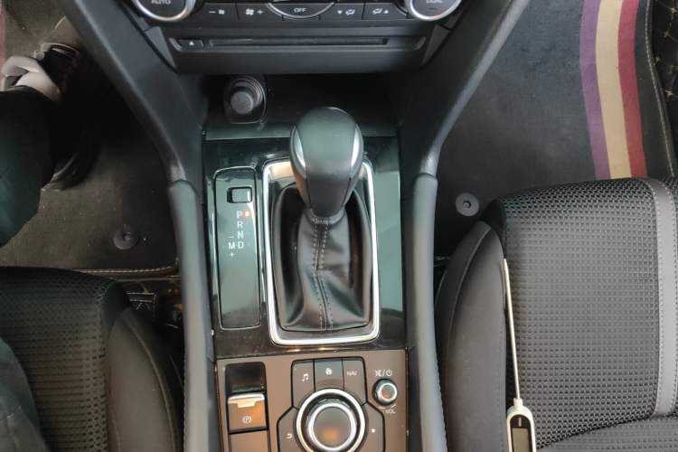 Used Mazda 3 Axela 2017 Sedan 1.5L Automatic Luxury Model Emission Standard China V
