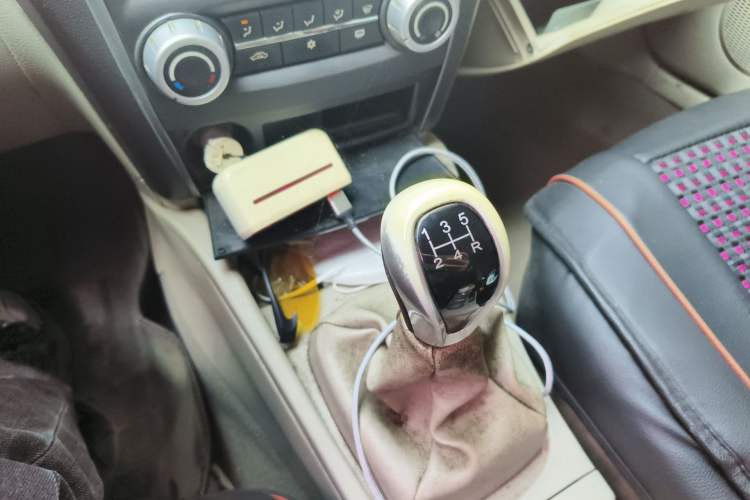 Used Soueast V3 Lingyue 2011 1.5L Manual Deluxe Edition
