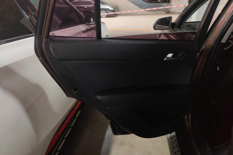 Used Hyundai ix25 2015 1.6L Automatic Two-Wheel-Drive Deluxe DLX Model