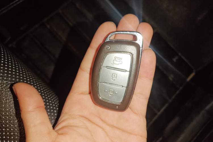 Used Hyundai ix25 2015 1.6L Automatic Two-Wheel-Drive Deluxe DLX Model
