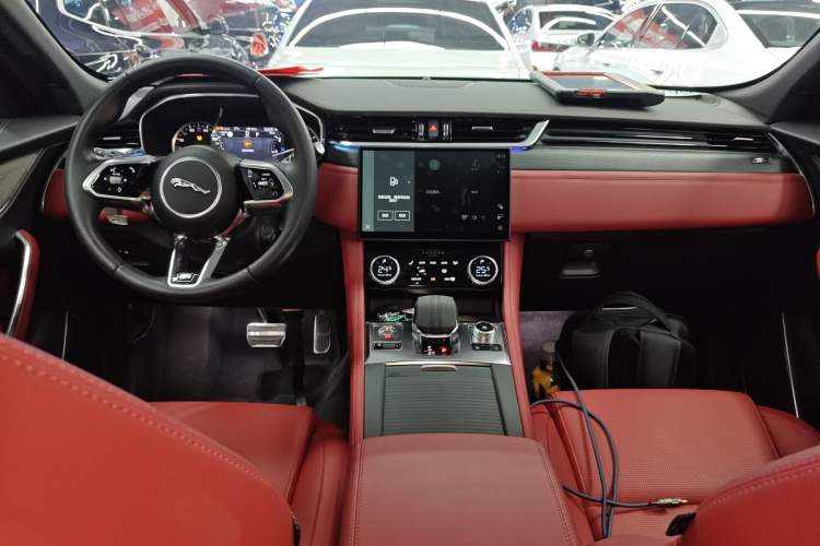 Used Jaguar F-PACE 2023 P250 R-Dynamic BLACK