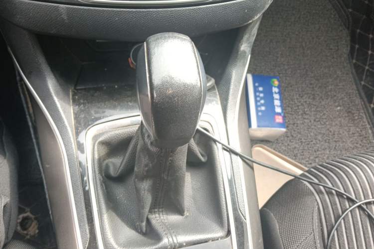 Used Peugeot 408 2014 1.8L Automatic Luxury Edition Gear Lever