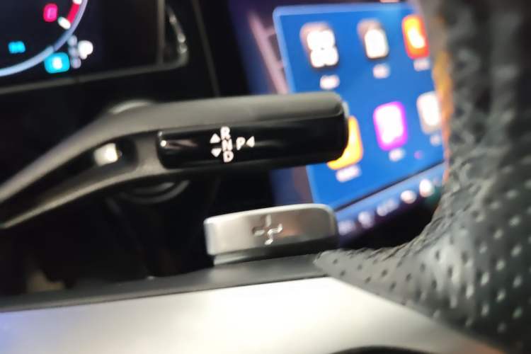 Used Mercedes-Benz E-Class 2024 E 260 L Sport Edition Gear Lever