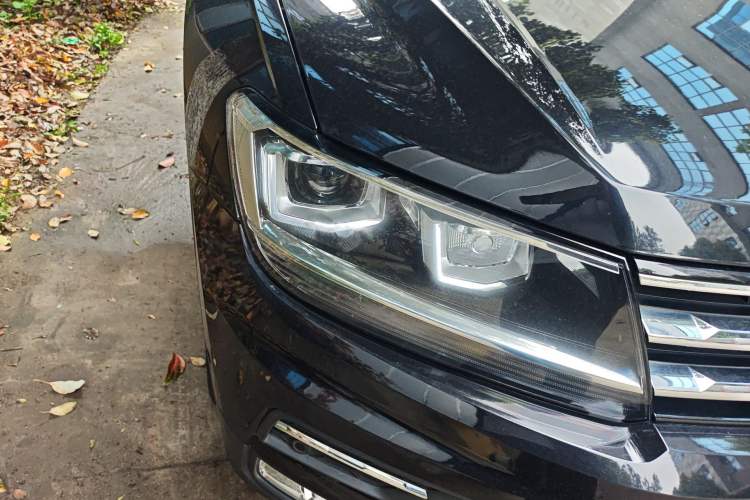 Used Volkswagen Tiguan L 2019 Revised 330TSI Automatic Two-Wheel Drive Smart & Luxury Edition China VI Standard Right Front Headlight