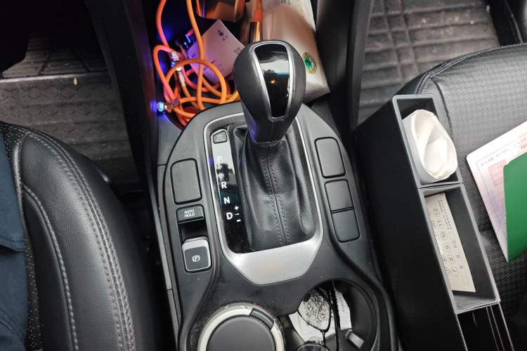 Used Hyundai Santa Fe 2013 2.4L Automatic Two-Wheel Drive Smart Version Gear Lever