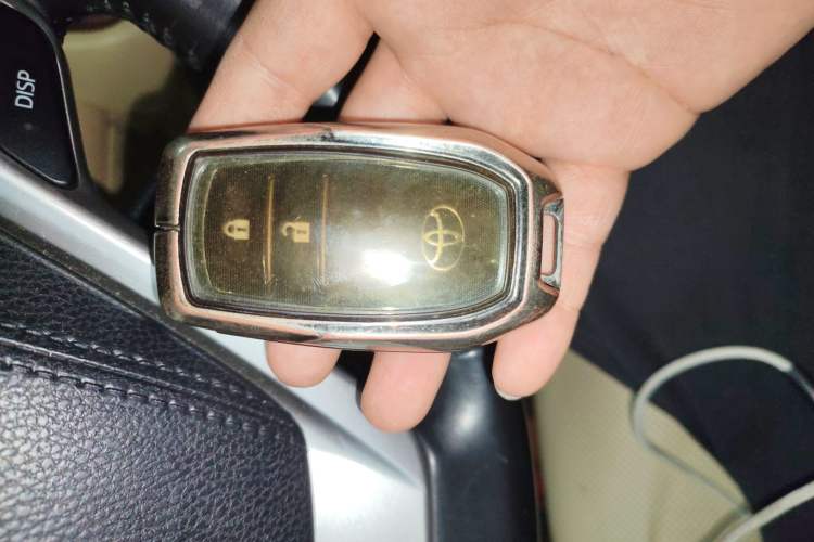 Used Toyota Highlander 2017 2.0T Two-Wheel Drive Luxury Edition 7 Seats Vehicle Key