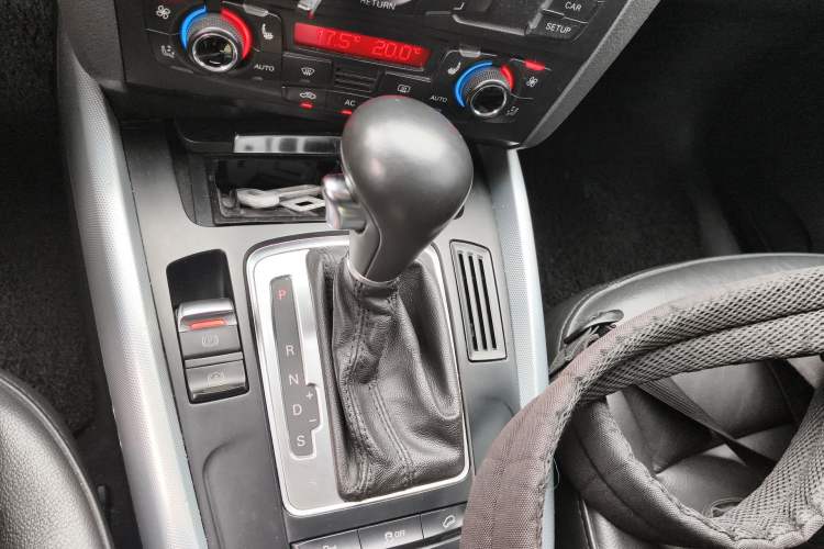 Used Audi Q5 2012 2.0TFSI Technology Model Gear Lever