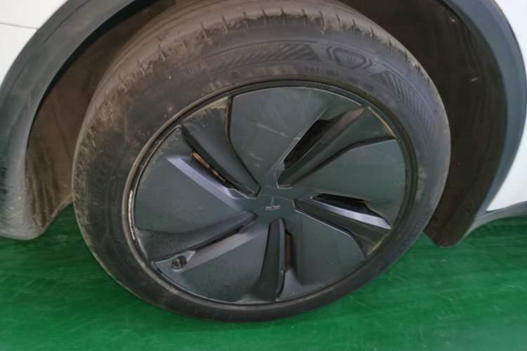 Used Tesla Model Y 2025 Rear-Wheel-Drive Version Right Rear Wheel Hub