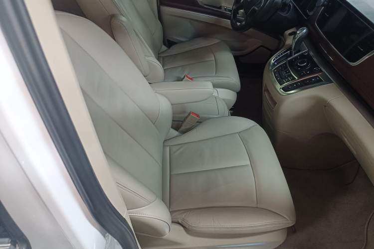 Used Buick GL8 2018 28T Luxury Model China VI Standard
