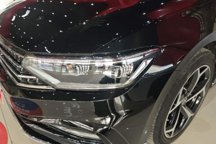 Used Volkswagen Magotan 2025 Revised Version Zhongxiang Edition 330TSI DSG Luxury Trim