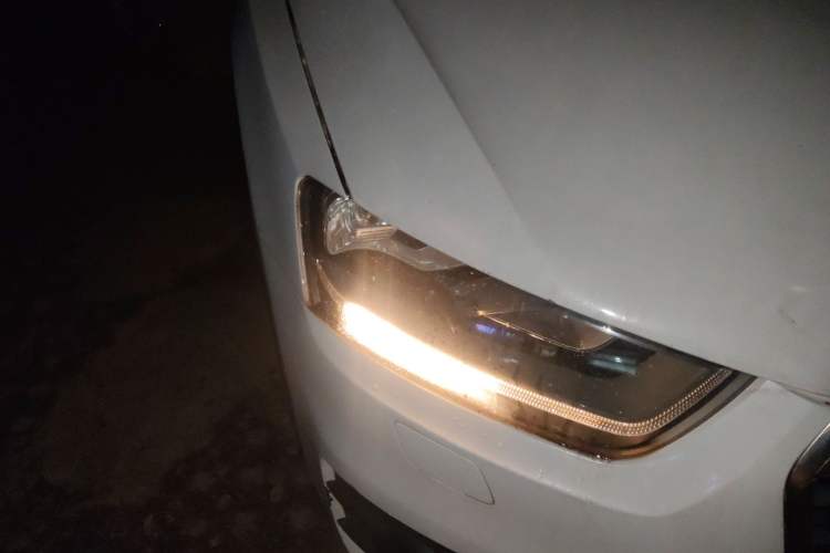 Used Audi Q3 2013 35 TFSI Ambition Edition Right Front Headlight