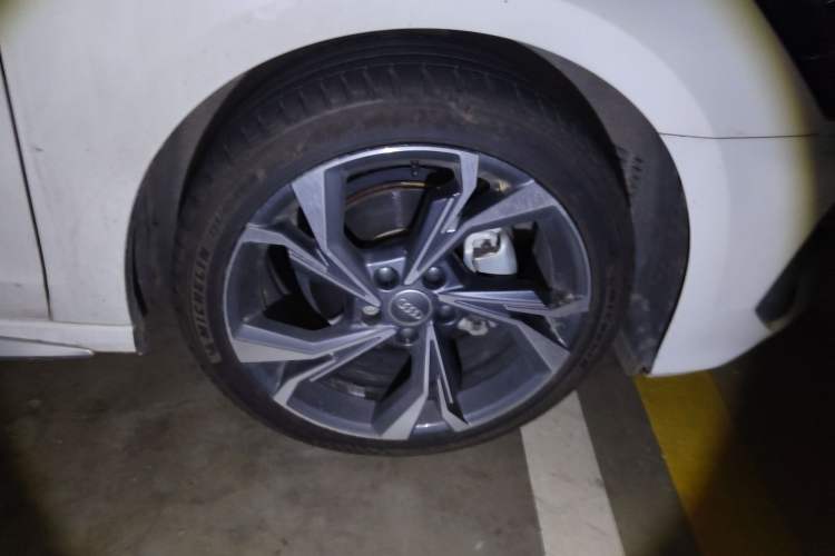 Used Audi A3 2021 A3L Limousine 35 TFSI Luxury Sport Edition Right Front Wheel Hub