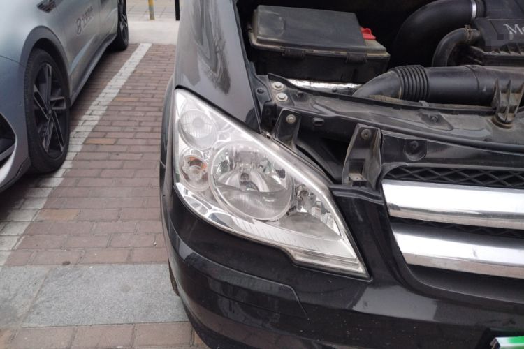 Used Mercedes-Benz Vito 2011 2.5L Elite Edition Right Front Headlight