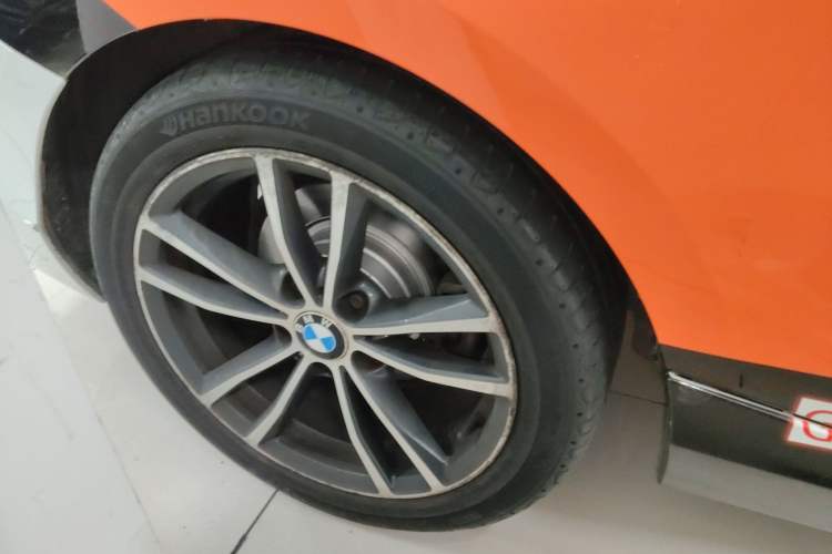 Used BMW 2 Series 2018 220i Convertible Coupe Sports Design Package Right Rear Wheel Hub