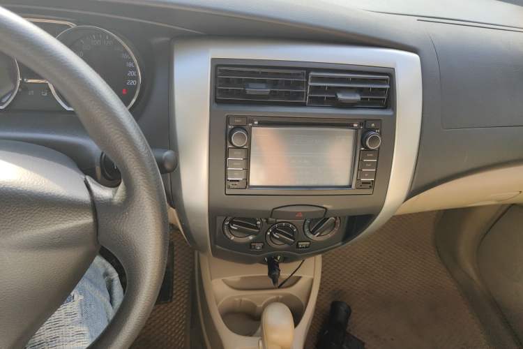 Used Nissan Livina 2013 1.6XE CVT Comfort Edition Audio And AC Panel
