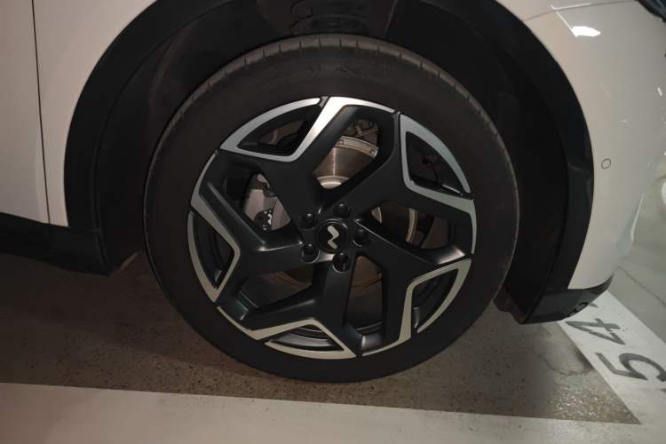 Used ONVO L60 2024 60 kWh Rear-Drive Version
