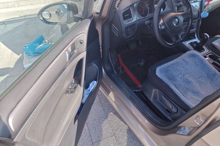 Used Volkswagen Golf 2016 1.6L Automatic Fashion Model
