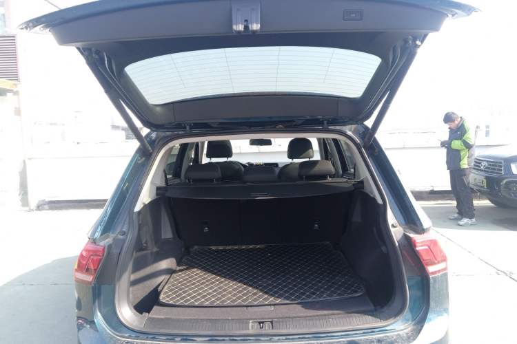 Used Volkswagen Tiguan L 2023 330TSI Automatic Two-Wheel Drive Smart Edition
