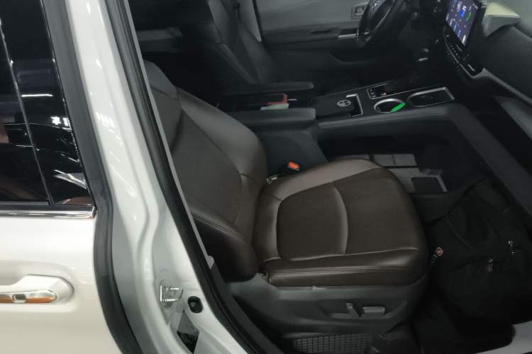 Used Toyota SIENNA 2023 2.5L Hybrid Comfort Edition Right Front Seat