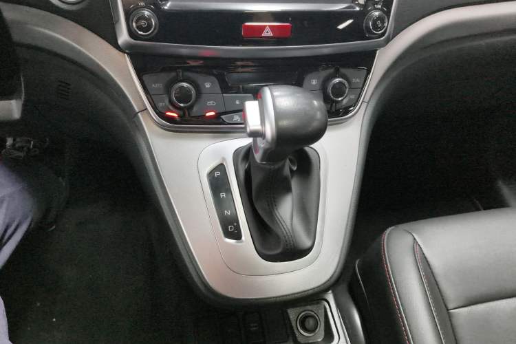 Used Haval M6 2019 1.5T DCT Two-Wheel Drive Value Edition China VI Standard Gear Lever