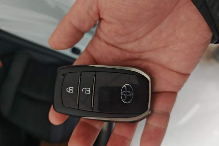 Used Toyota Harrier 2023 Dual-Engine 2.5L CVT Two-Wheel Drive Luxury Edition Vehicle Key