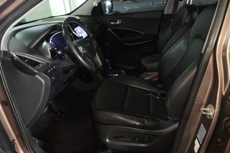 Used Hyundai Santa Fe 2015 2.0T Automatic Two-Wheel Drive Smart Version 5 Seats
