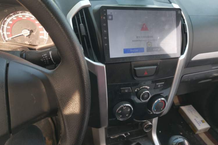 Used Isuzu D-MAX 2018 2.5T Two-Wheel-Drive Base Version JE4D25Q5A