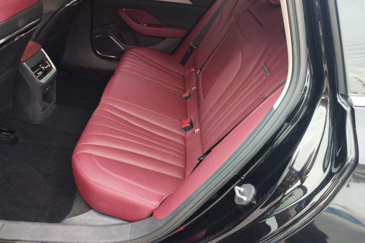 Used Hongqi H5 2023 1.5T DCT Smart Connect Flagship Edition Left Rear Seat