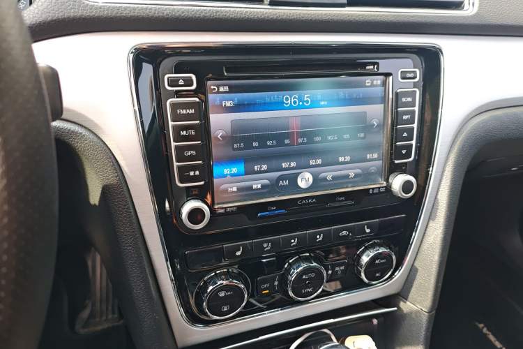 Used Volkswagen Passat 2011 3.0L V6 DSG Flagship Deluxe Edition
