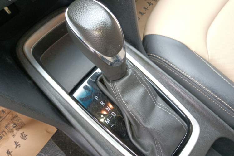 Used Chevrolet Monza 2022 320 Automatic Enjoyment Edition Gear Lever