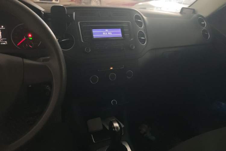 Used Volkswagen Tiguan 2015 1.8TSI Automatic Two-Wheel Drive Trend Edition Audio And AC Panel