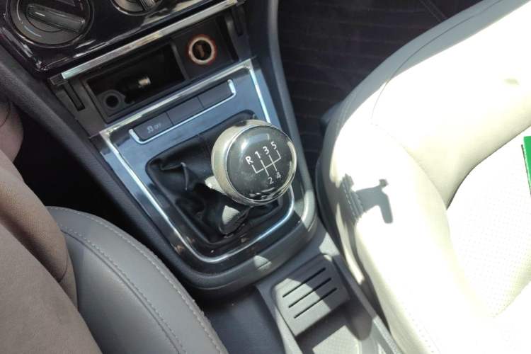 Used Volkswagen Bora 2013 1.6L Manual Fashion Edition
