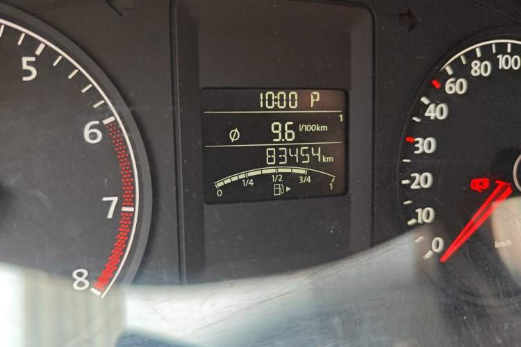 Used Volkswagen Sagitar 2014 1.6L Automatic Comfort Model Odometer Close Up