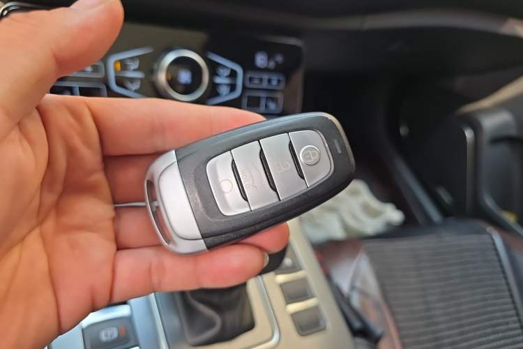 Used Hongqi H5 2020 1.8T Automatic Smart Connect Flagship Edition Vehicle Key
