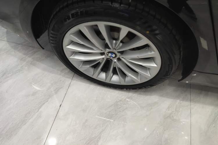 Used BMW 5 Series 2018 Revised Version 530Li Leading Edition Luxury Package Right Rear Wheel Hub