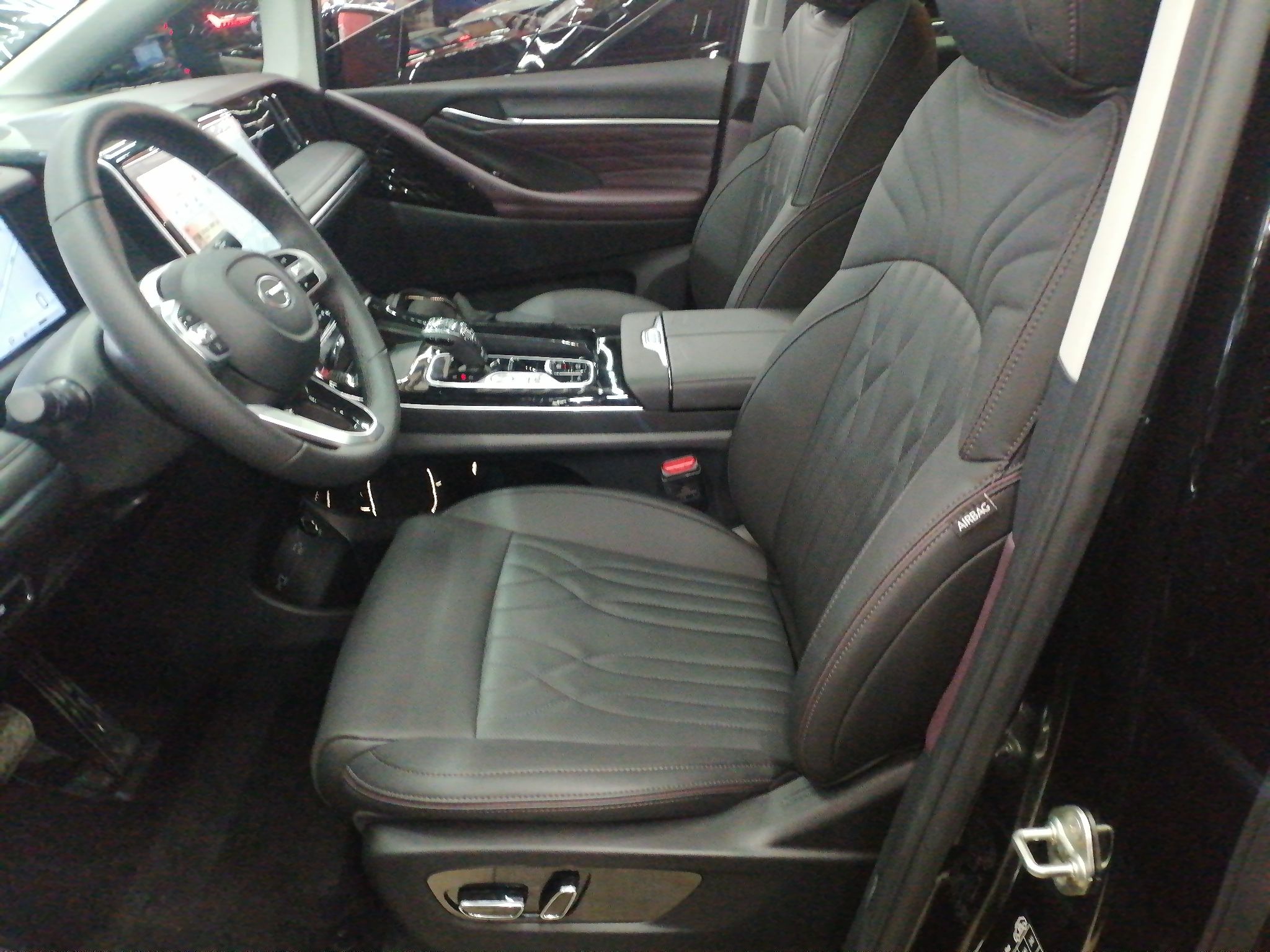 Переднее сиденье в автомобиле