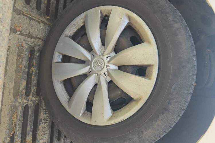 Used Citroen Elysee 2014 1.6L Manual Fashion Edition Right Front Wheel Hub