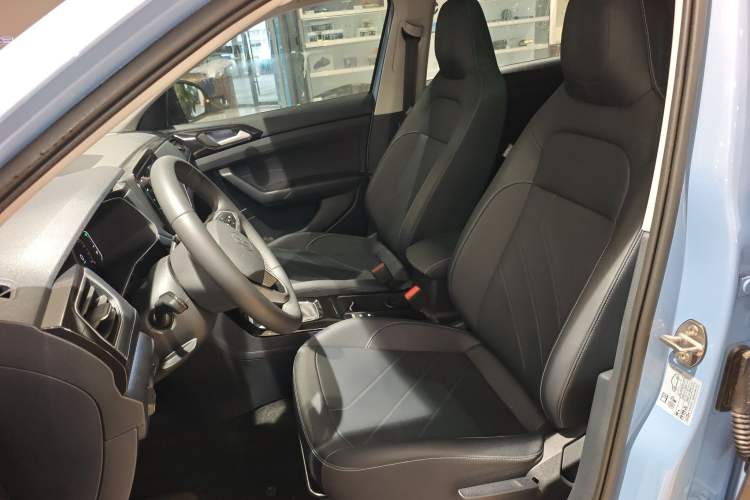 Used Volkswagen Tharu 2025 NewRui 300TSI Prestige Edition
