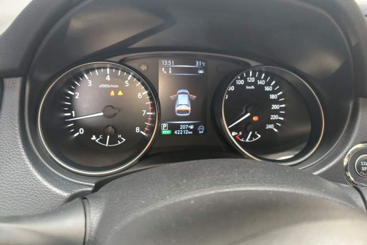 Used Nissan Qashqai 2021 2.0L CVT Luxury Edition Odometer Close Up
