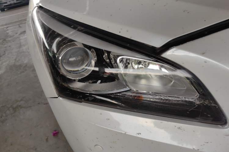 Used Hyundai Mistra 2014 1.8L Automatic Deluxe DLX Model Right Front Headlight