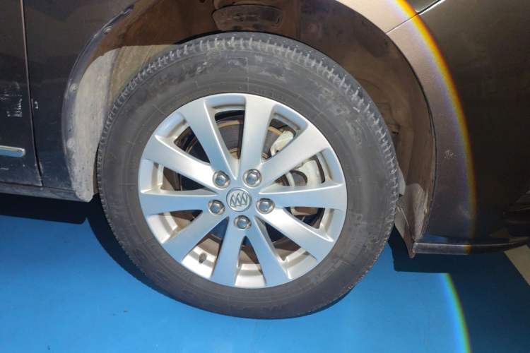 Used Buick GL8 2017 25S Luxury Version China V Standard Right Front Wheel Hub