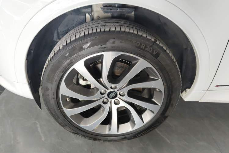 Used Land Rover Discovery Sport 2020 249 PS R-Dynamic Performance Edition Left Front Wheel Hub