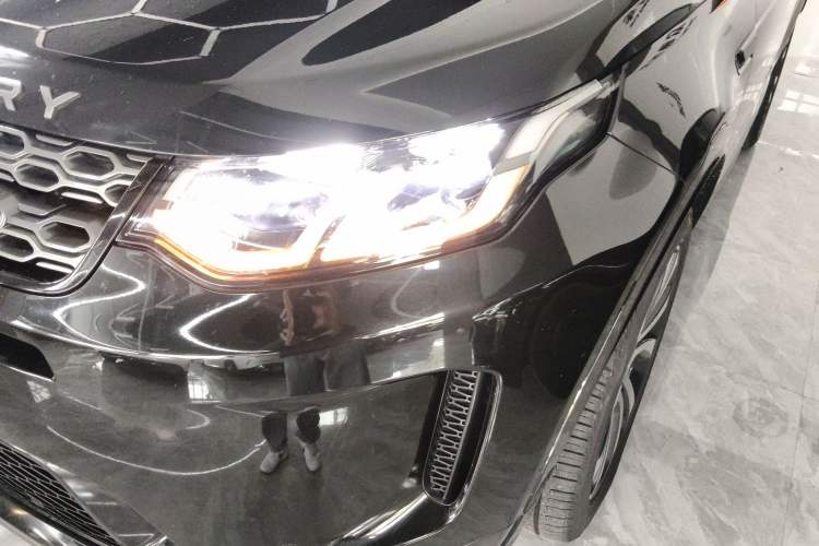 Used Land Rover Discovery Sport 2022 249 PS R-Dynamic SE Performance Tech Edition 5 Seats Left Front Headlight