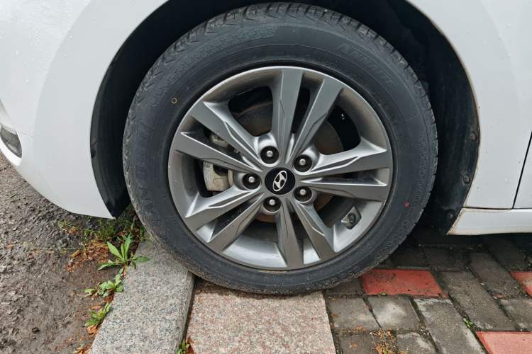 Used Hyundai Elantra (6th Generation / Lingdong) 2016 1.4T Dual-Clutch Xuan Dong · Dynamic Version Left Front Wheel Hub