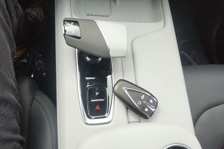 Used Changan UNI-Z New Energy 2025 Model, Smart New Blue Whale 125km Battleship+ Version