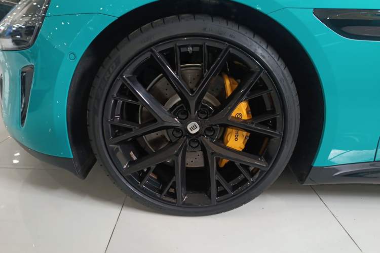 Used Xiaomi Auto SU7 2024 Four-Wheel Drive Ultra-Long Range Advanced Intelligent Driving Max Edition
