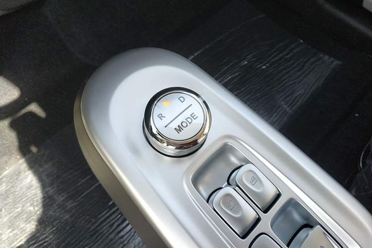 Used CHANGAN NEVO Lumin 2026 Model Treasure Edition 205km Passionate Beige Ningde Gear Lever