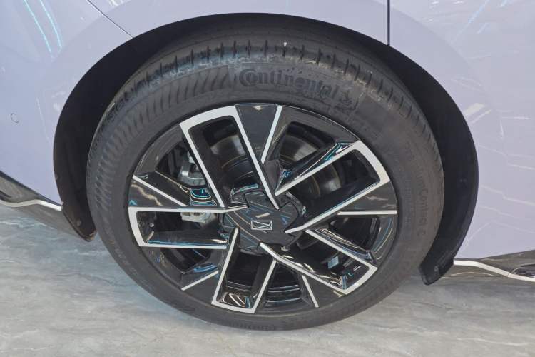 Used Avatr 06 2025 Pro Range-Extended Edition Exterior 4