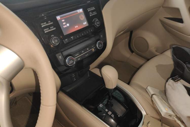 Used Nissan X-Trail 2014 2.0L CVT Comfort Edition 2WD Gear Lever