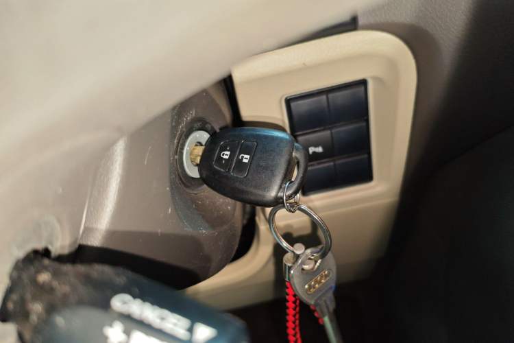 Used Toyota Prado 2017 2.7L Automatic 2700 Gasoline 4x4 7-Seater – Middle East Version Interior 1